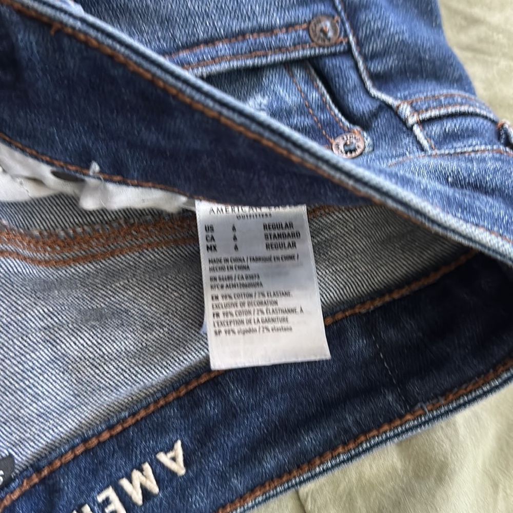 Distressed Hi Rise Jegging - Picture 6 of 8